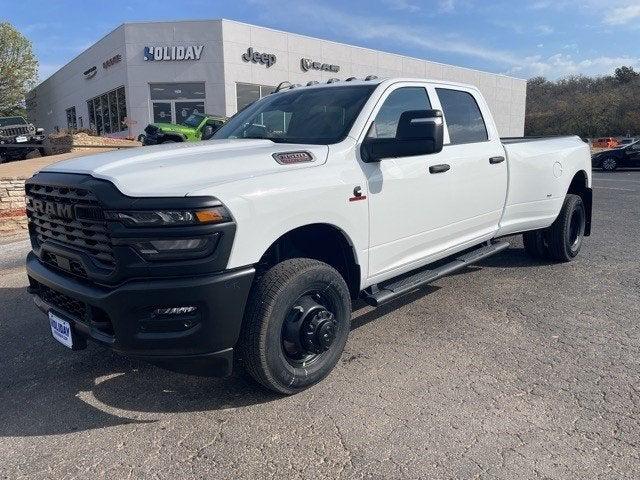 2025 RAM 3500 Tradesman Crew Cab 4x4 8 Box