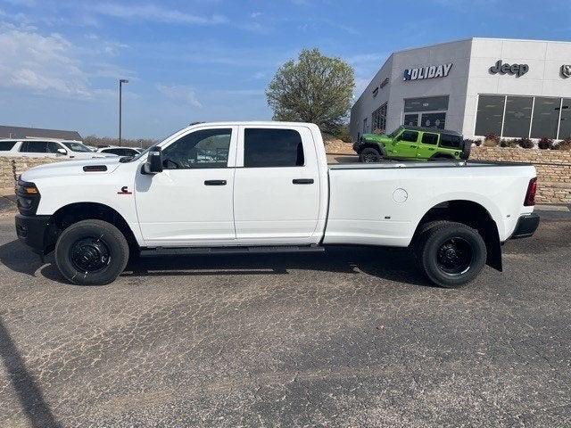 2025 RAM 3500 Tradesman Crew Cab 4x4 8 Box