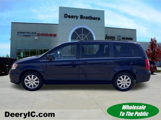 2016 Chrysler Town and Country LX