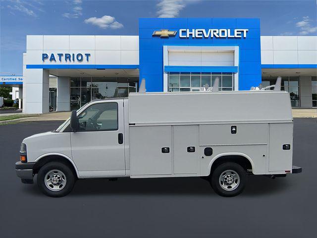 2025 Chevrolet Express Cutaway Work Van