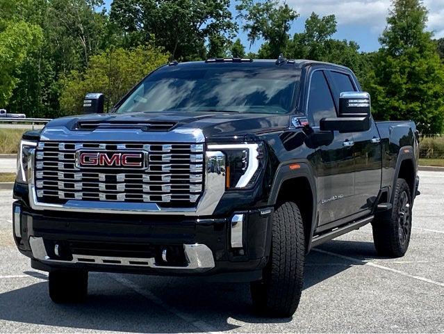 2024 GMC Sierra 2500HD 4WD Crew Cab Standard Bed Denali