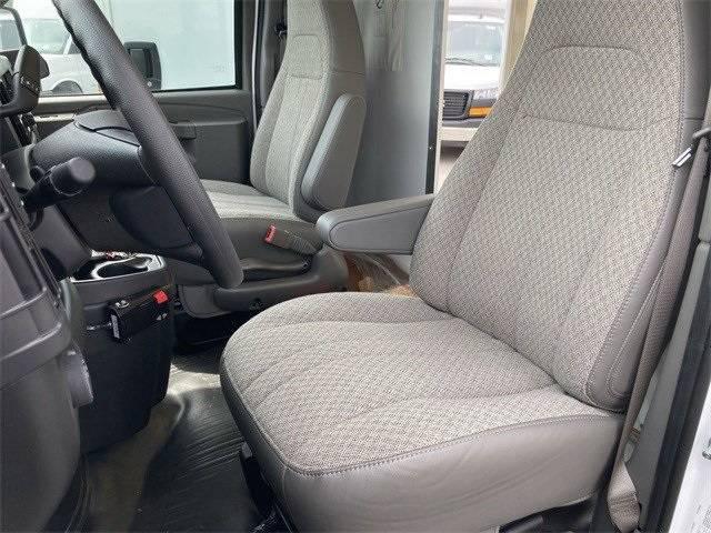 2025 GMC Savana Cutaway Work Van