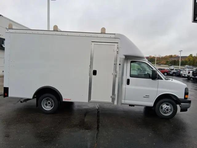 2025 GMC Savana Cutaway Work Van