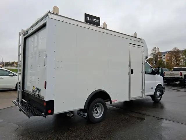 2025 GMC Savana Cutaway Work Van