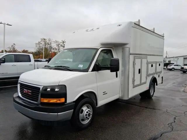 2025 GMC Savana Cutaway Work Van