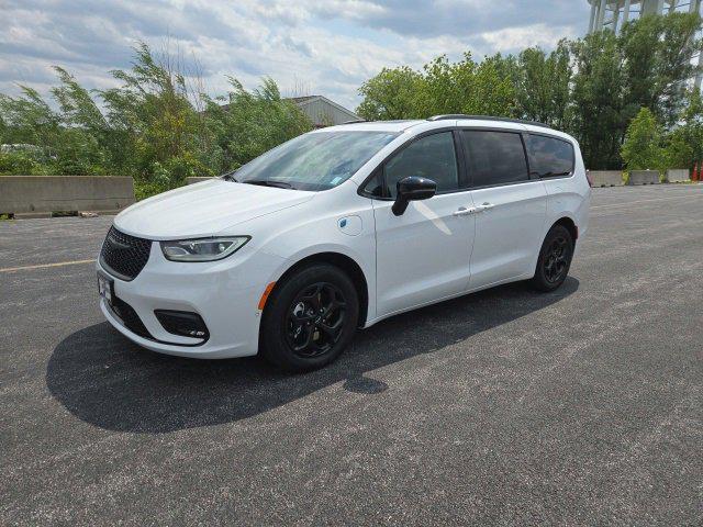 2024 Chrysler Pacifica Hybrid Premium S Appearance Pkg