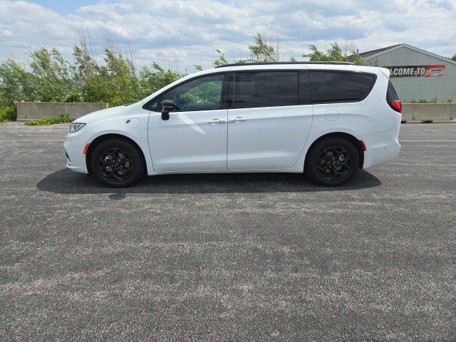 2024 Chrysler Pacifica Hybrid Premium S Appearance Pkg