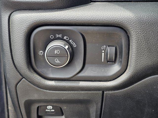2020 Ram 1500 Big Horn Crew Cab 4x4 5'7" Box