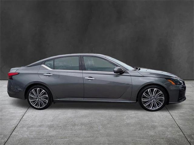 2023 Nissan Altima SL FWD