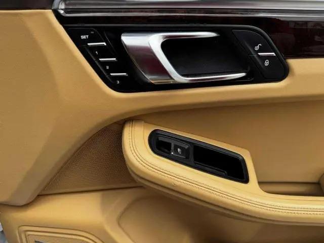 2017 Porsche Macan Turbo