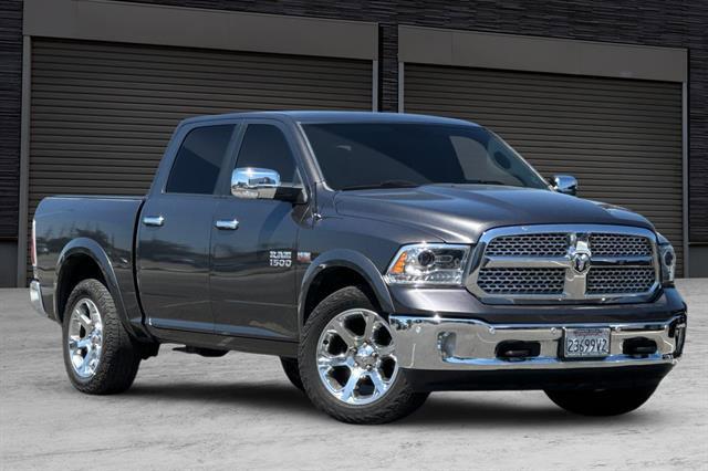2017 RAM 1500 Laramie Crew Cab 4x4 57 Box