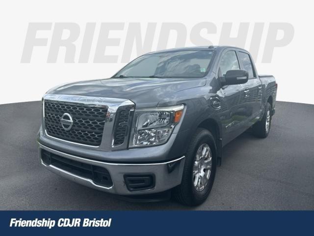 2017 Nissan TITAN SV