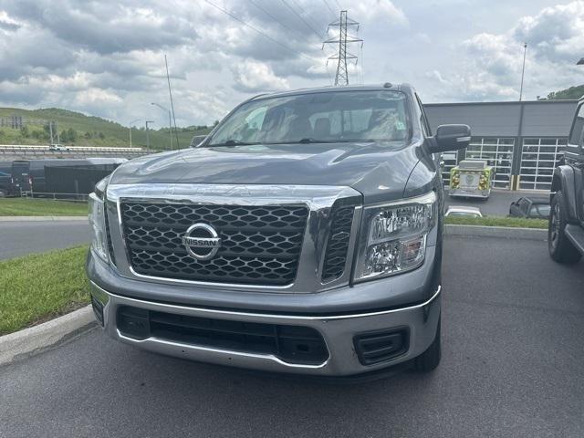 2017 Nissan TITAN SV