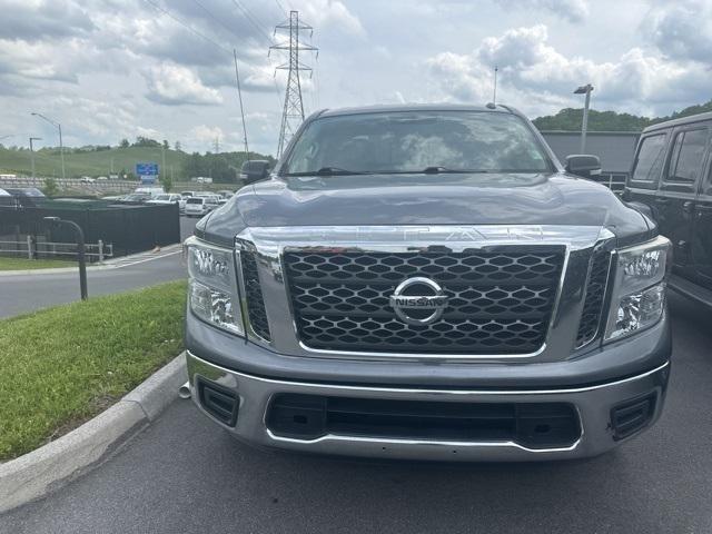 2017 Nissan TITAN SV