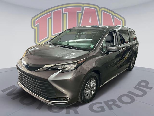 2023 Toyota Sienna XLE [19]