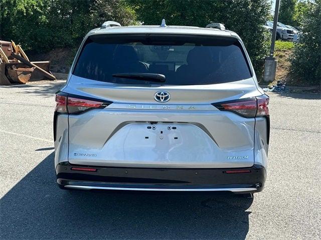 2025 Toyota Sienna Platinum