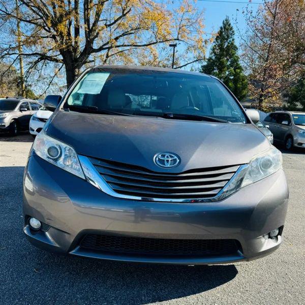 2011 Toyota Sienna Limited V6