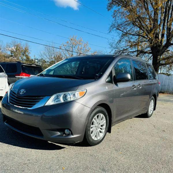 2011 Toyota Sienna Limited V6