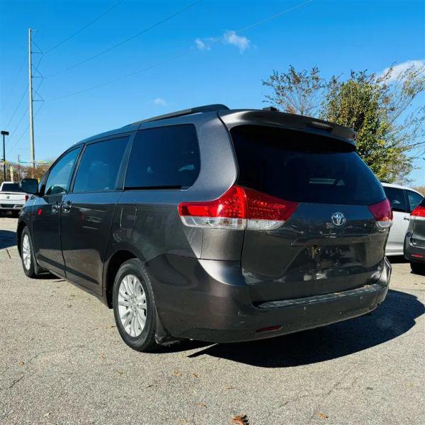 2011 Toyota Sienna Limited V6