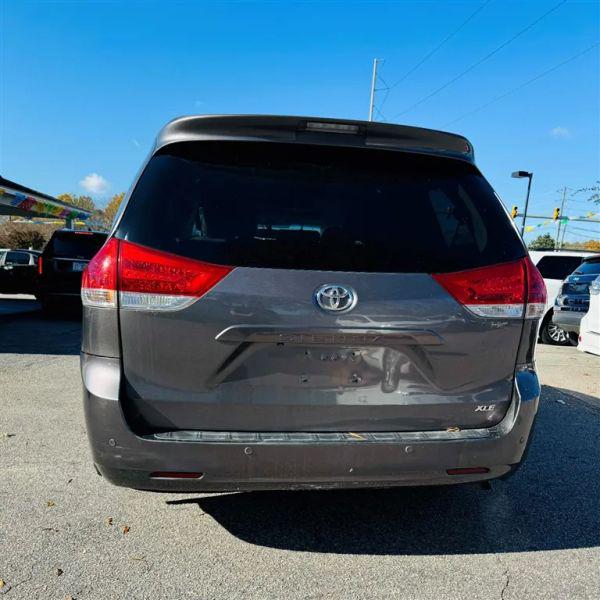 2011 Toyota Sienna Limited V6