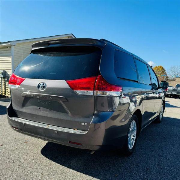 2011 Toyota Sienna Limited V6