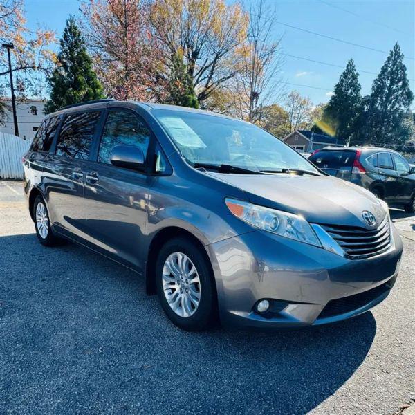 2011 Toyota Sienna Limited V6