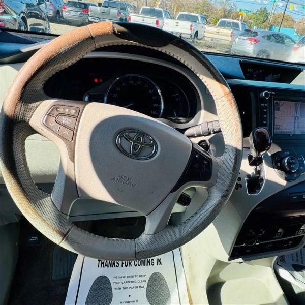 2011 Toyota Sienna Limited V6