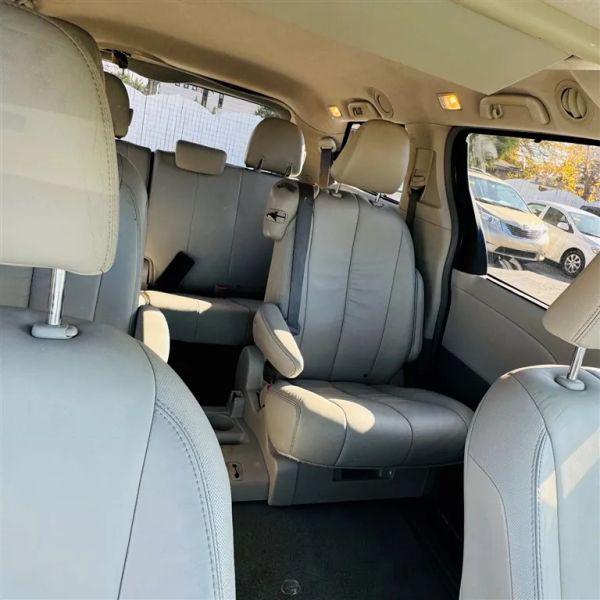 2011 Toyota Sienna Limited V6