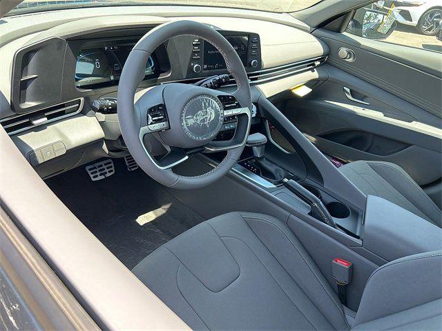 2025 Hyundai Elantra SEL - Photo 6