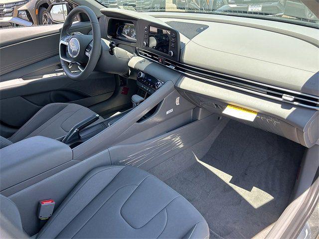 2025 Hyundai Elantra SEL - Photo 16