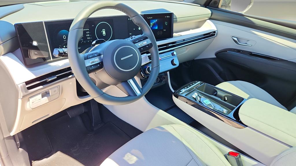 2025 Hyundai Tucson Limited - Photo 9