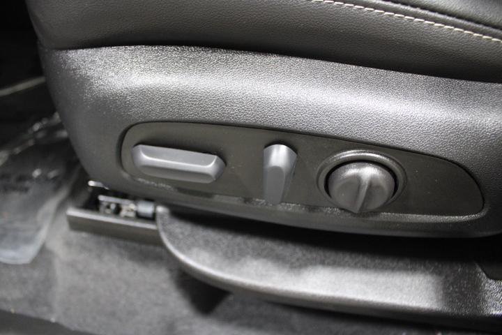2023 Chevrolet Traverse AWD LT Leather