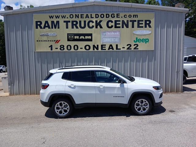 2025 Jeep Compass COMPASS LATITUDE 4X4