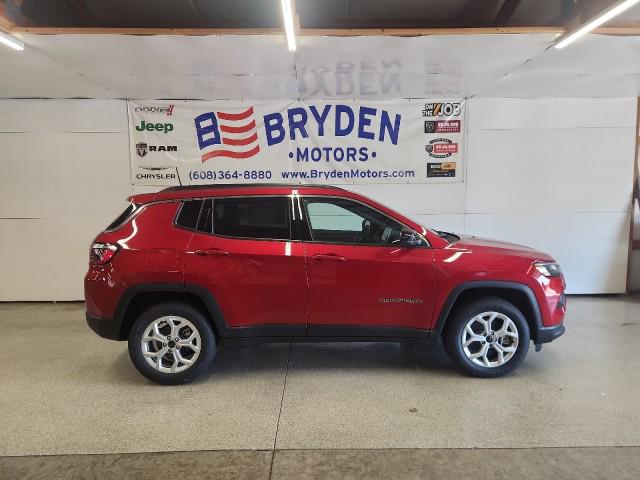 2025 Jeep Compass COMPASS LATITUDE 4X4