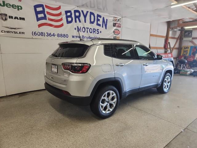 2025 Jeep Compass COMPASS LATITUDE 4X4