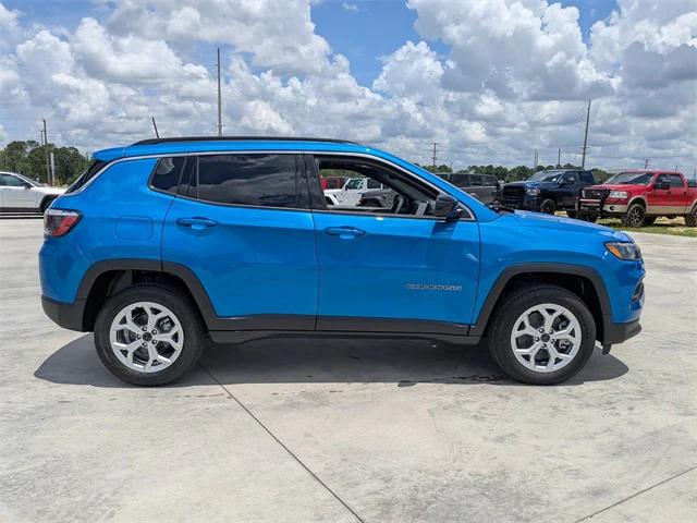 2025 Jeep Compass COMPASS LATITUDE 4X4