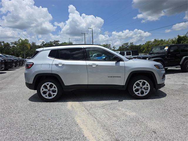 2025 Jeep Compass COMPASS LATITUDE 4X4