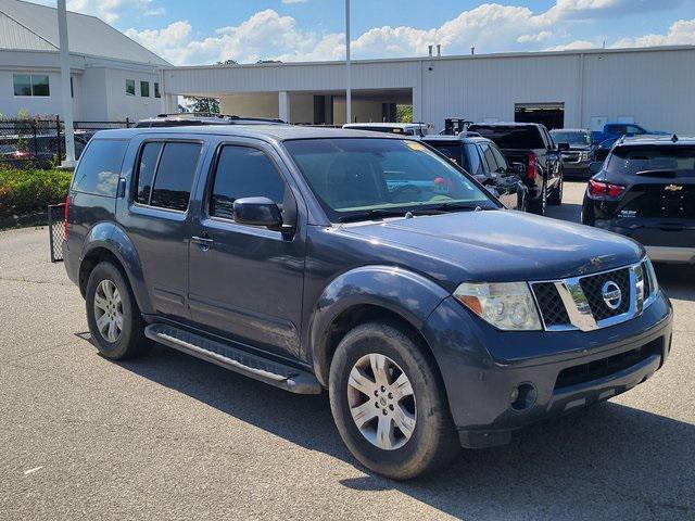 2005 Nissan Pathfinder LE