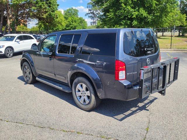 2005 Nissan Pathfinder LE