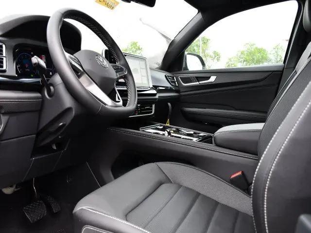 2025 Volkswagen Atlas Cross Sport 2.0T SEL