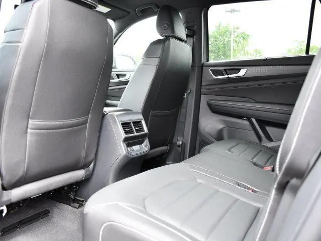 2025 Volkswagen Atlas Cross Sport 2.0T SEL