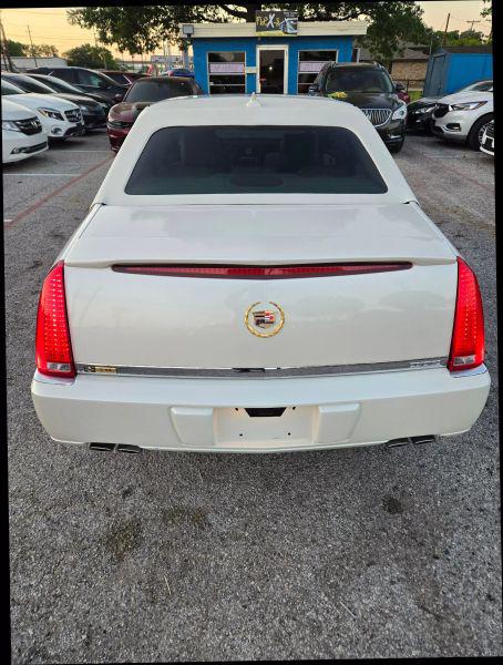 2011 Cadillac DTS Standard