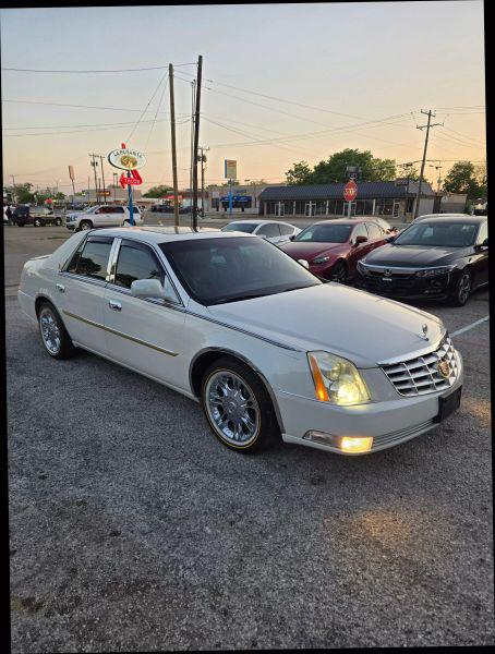 2011 Cadillac DTS Standard