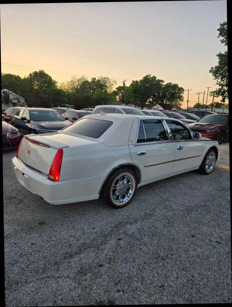 2011 Cadillac DTS Standard