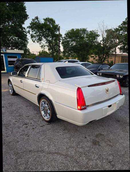 2011 Cadillac DTS Standard