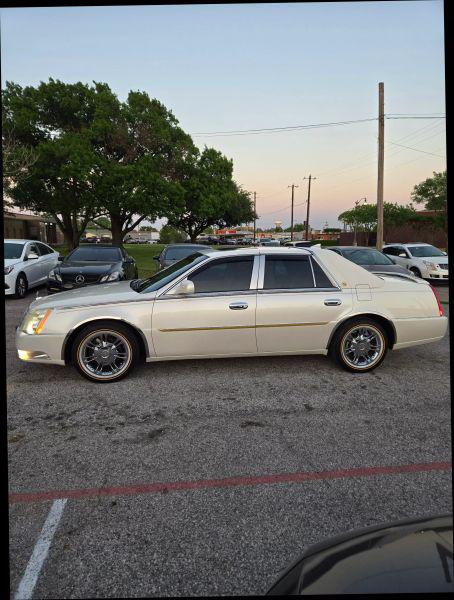 2011 Cadillac DTS Standard