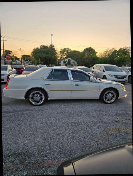 2011 Cadillac DTS Standard