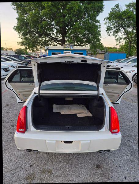 2011 Cadillac DTS Standard