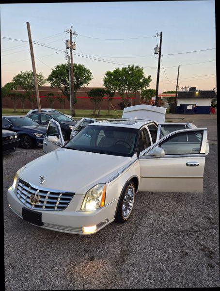2011 Cadillac DTS Standard