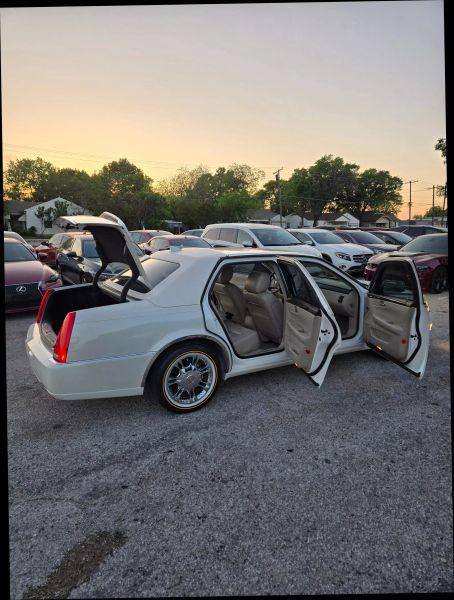 2011 Cadillac DTS Standard